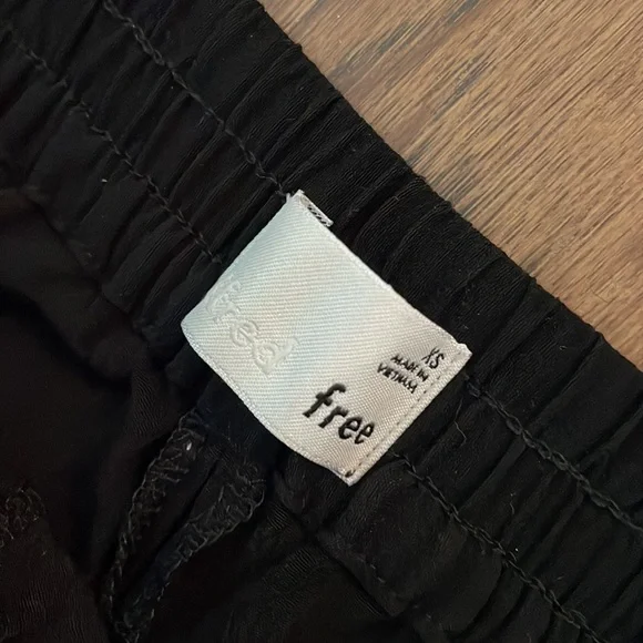 Wilfred Free Short - Picture 3 of 5